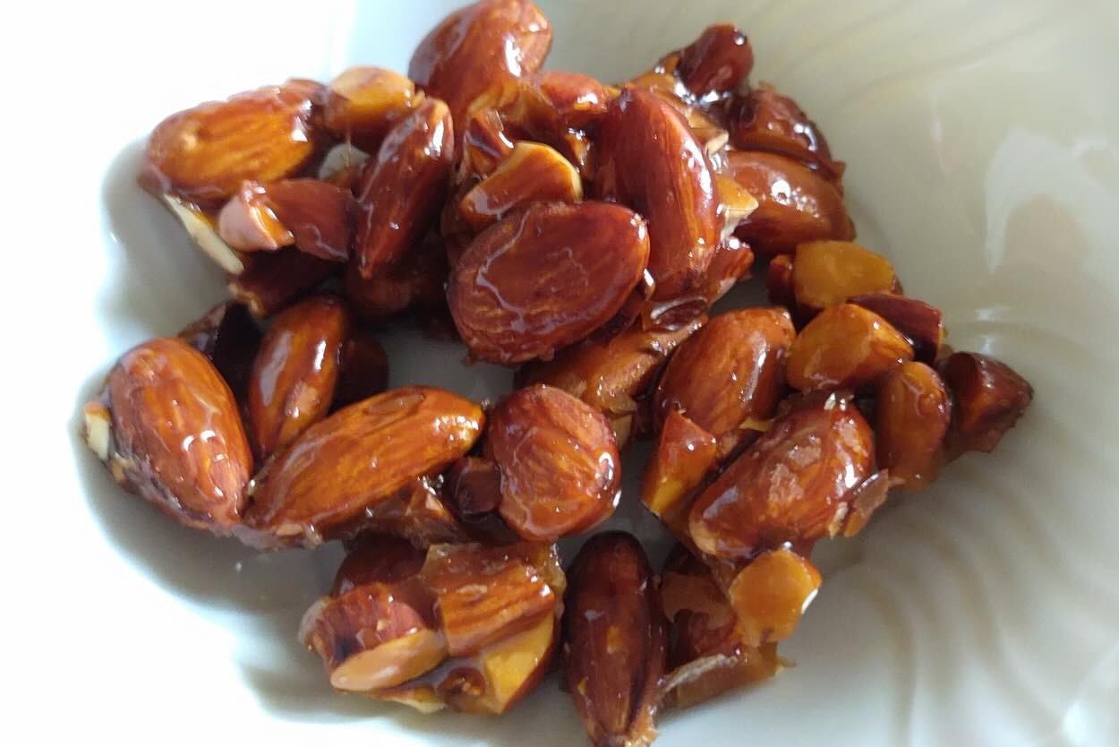 カリカリ食感のキャラメルアーモンド