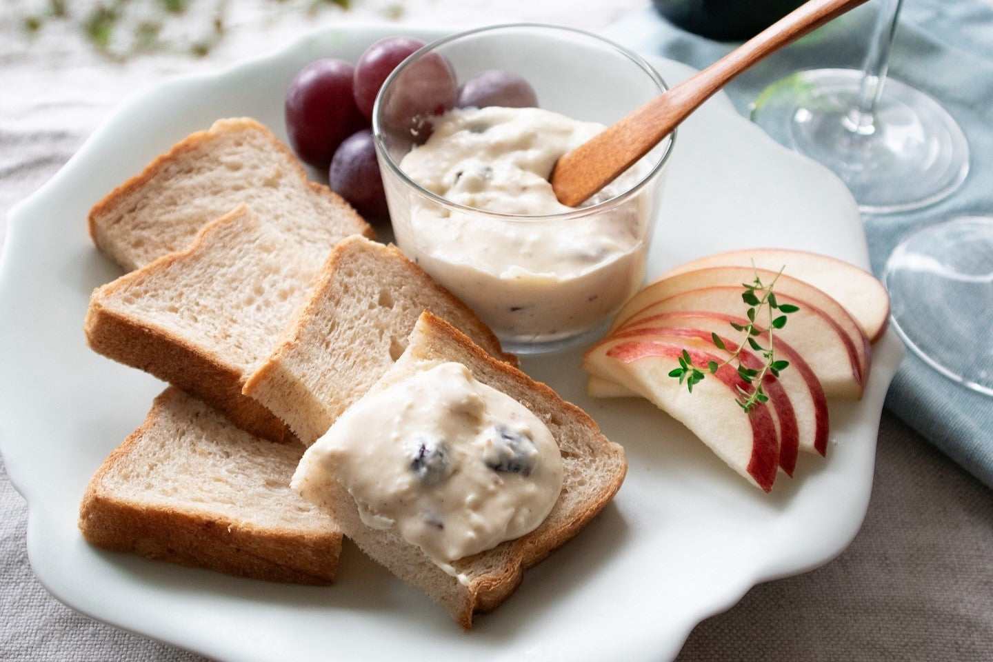 Cheese Cream with Rum Raisins