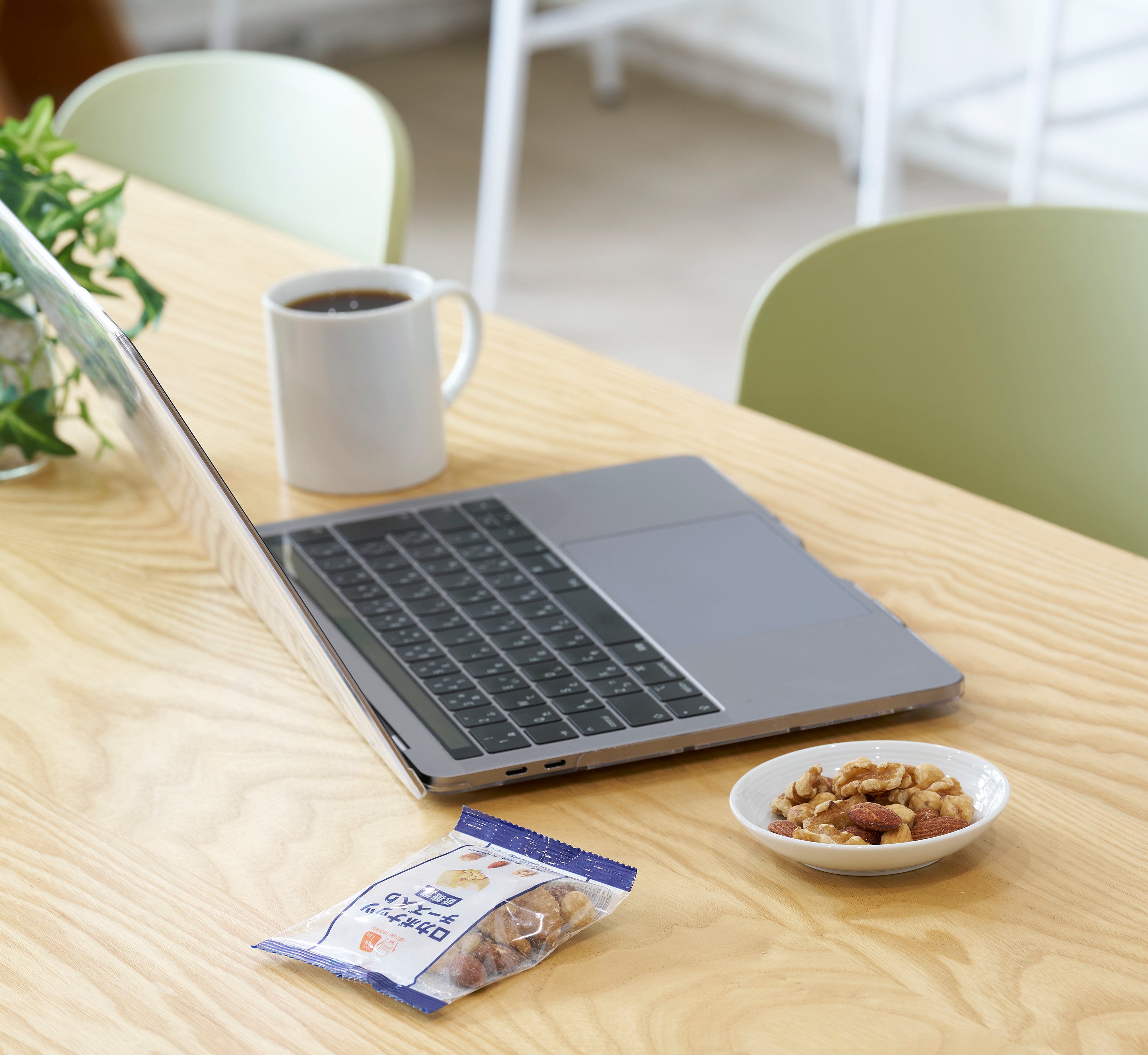 【リニューアル】デルタのナッツアソート