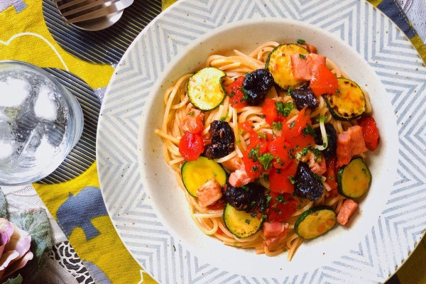 tomato-pasta-with-prunes-and-zucchini