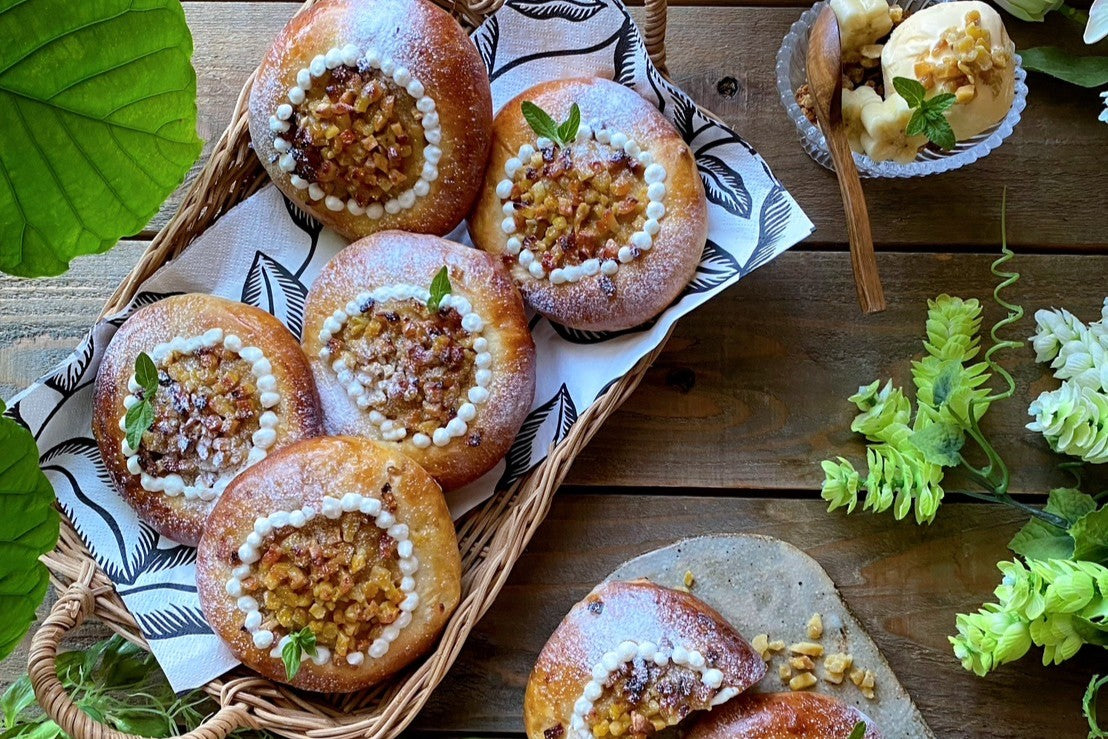 バナナダイスたっぷりカスタードもちもちパン